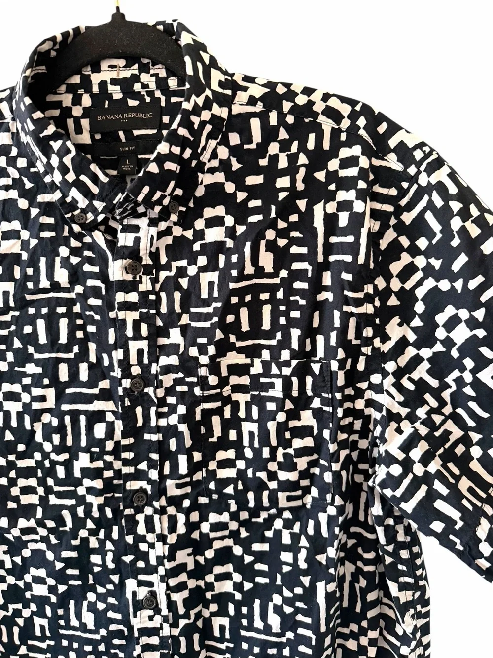 Banana Republic 100% cotton Black & White Short-Sleeve Button-Down Shirt